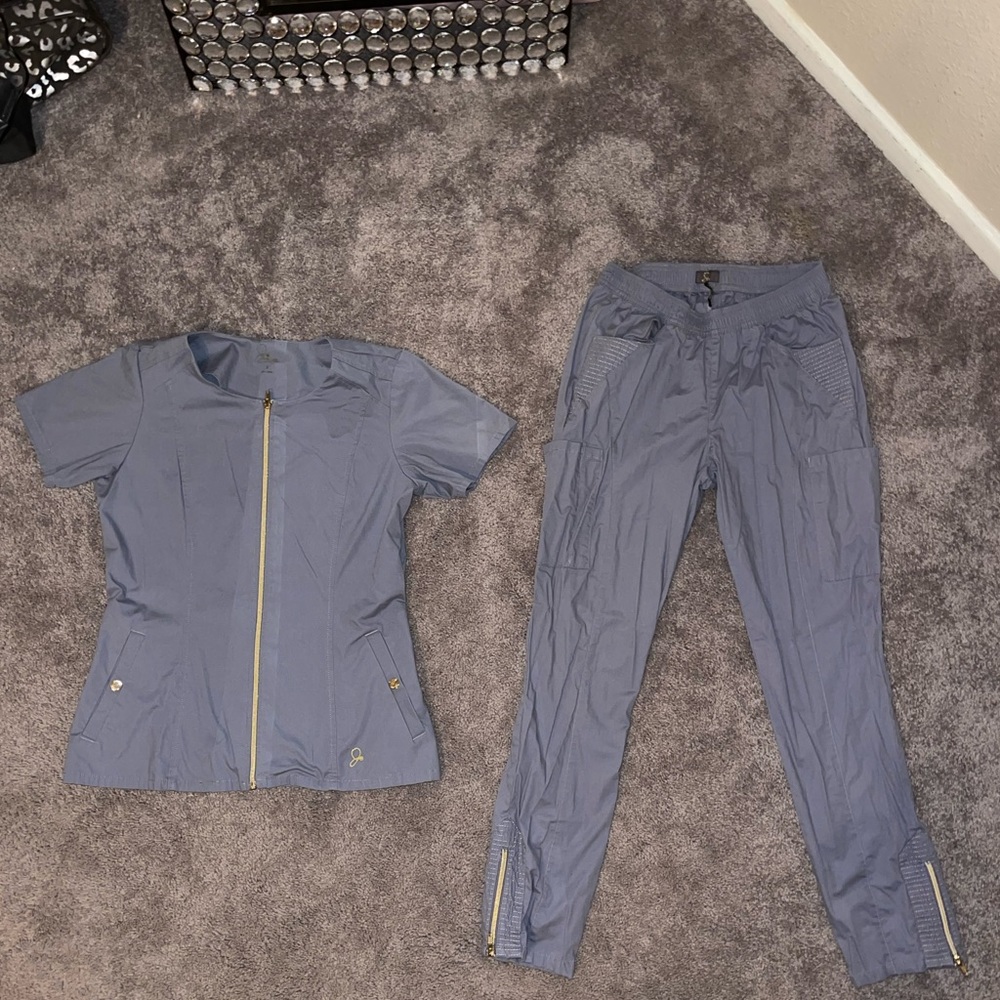 Jaanuu scrub set size small
